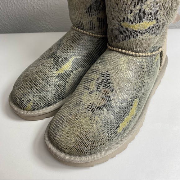UGG Bailey Bow Short Snake Shearling Boots SZ 7 - Picture 10 of 11